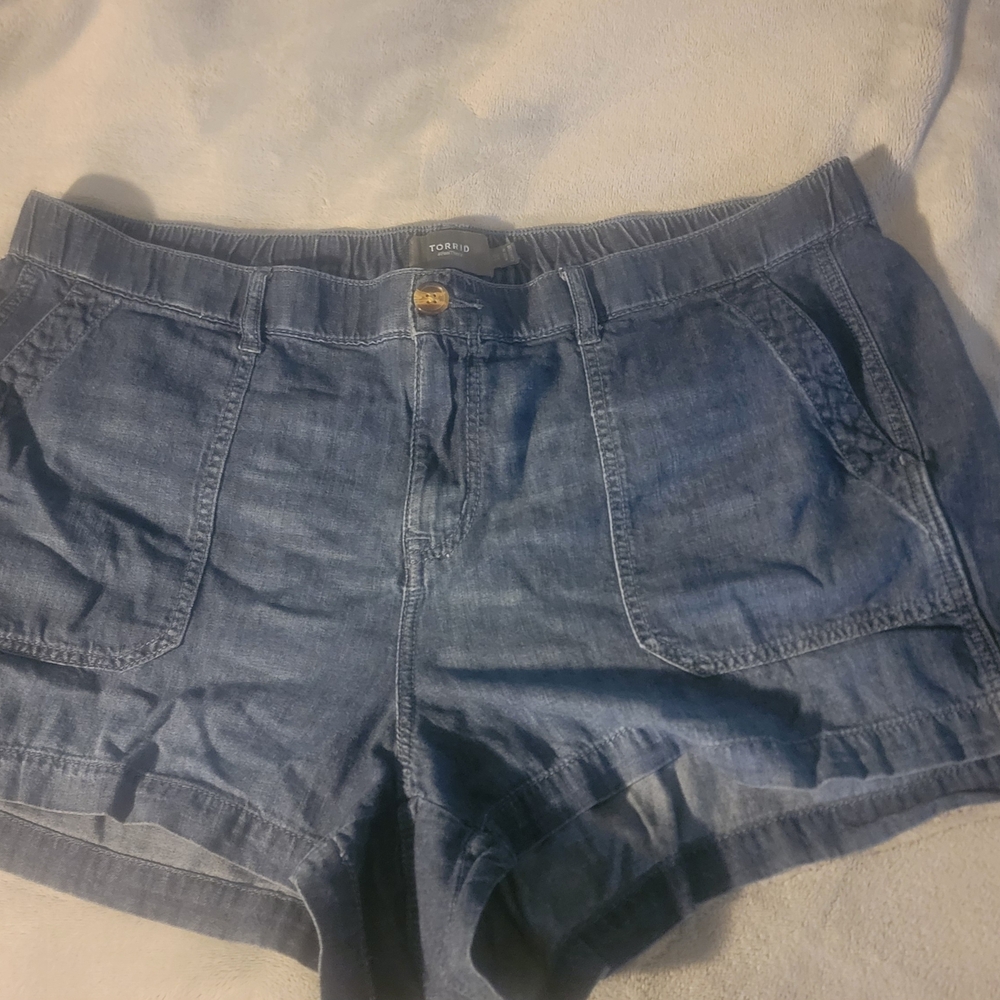 torrid faded blue denim casual shorts